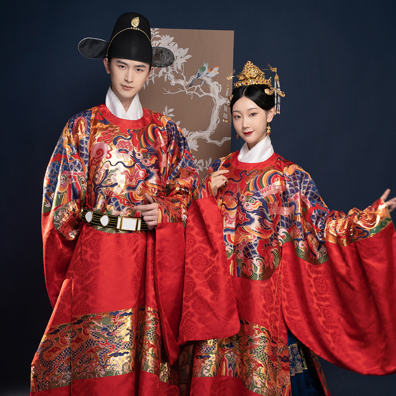 Full Gold-Patterned Over-The-Shoulder Robe, Traditional Ming-Style Hanfu, Round-Neck Robe, Unisex, Wedding Attire with Phoenix Crown and Red Robe