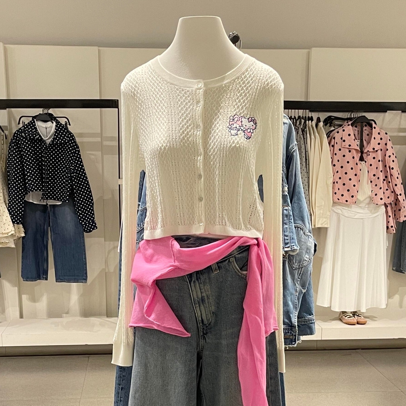 2026 Spring/Summer Hot Girl Sanrio Hello Kitty Round Neck Hollow Out Slightly See-Through Knitted Cardigan Jacket for Women 3921021 2026 Spring/Summer Hot Girl Sanrio Hello Kitty Round Neck Hollow Out Slightly See-Through Knitted Cardigan Jacket for Women 3921021
