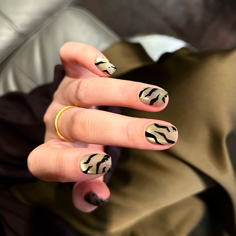 Zebra Pattern Cat-Eye Nail Polish Enhances Complexion, Exudes a High-End Feel, Versatile for the Heroine, New Year Short Leopard Print Nail Stickers Zebra Pattern Cat-Eye Nail Polish Enhances Complexion, Exudes a High-End Feel, Versatile for the Heroine, New Year Short Leopard Print Nail Stickers
