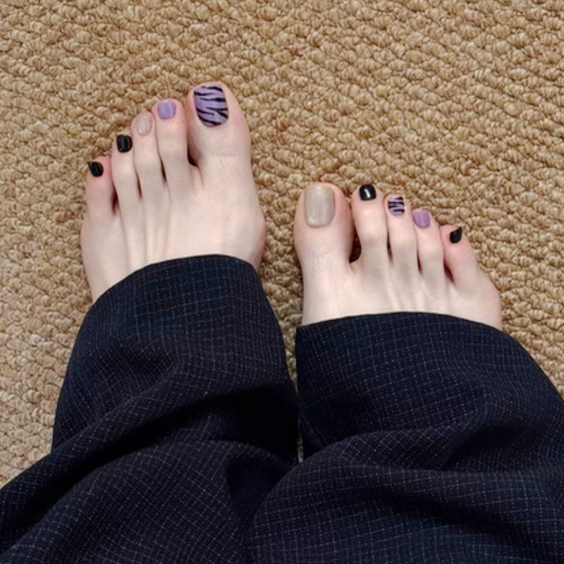 Purple Zebra Pattern Foot Nails with Contrasting Colors, Unique Design, Brightening Effect, Spicy Girl Style, Daily Short Foot Nail Art Stickers Purple Zebra Pattern Foot Nails with Contrasting Colors, Unique Design, Brightening Effect, Spicy Girl Style, Daily Short Foot Nail Art Stickers