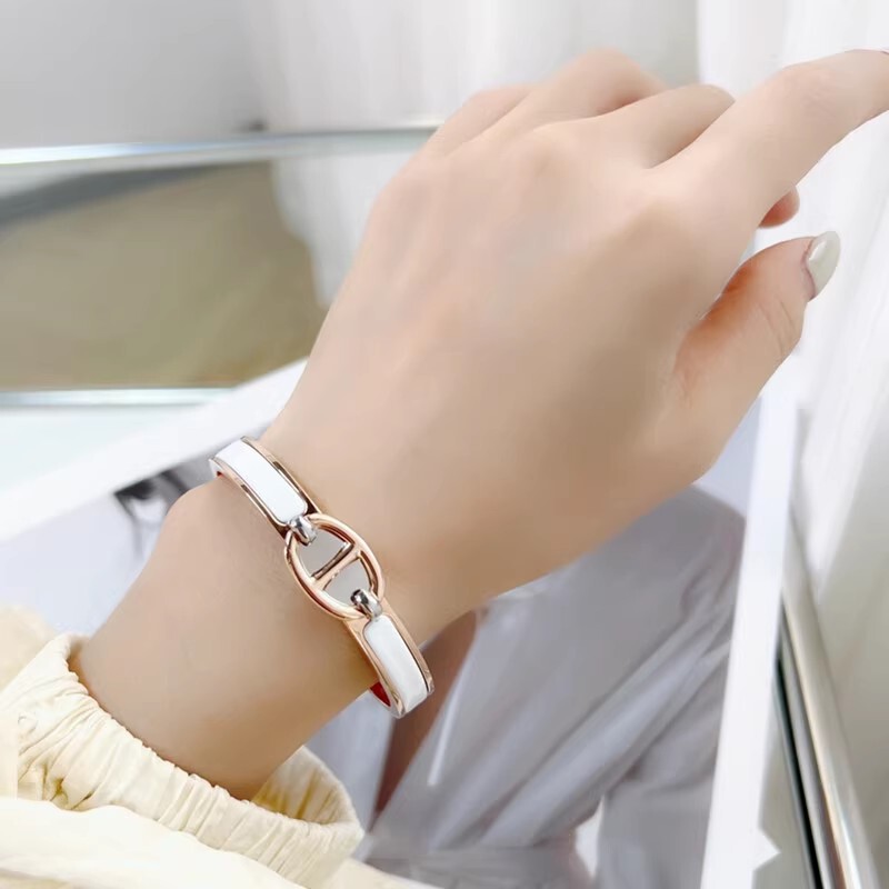Jiyu Light Luxury Style Rotating Buckle Bracelet, High-End, Exquisite, Personalized, Gold-Plated Enamel High-End Version Couple Bracelet Accessory
