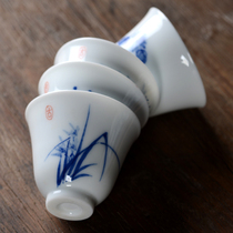 Jingdezhen hand-painted blue-and-white porcelain with the mei lanjut ju sijunzi Kung Fu Tea Cup wen xiang bei gift box
