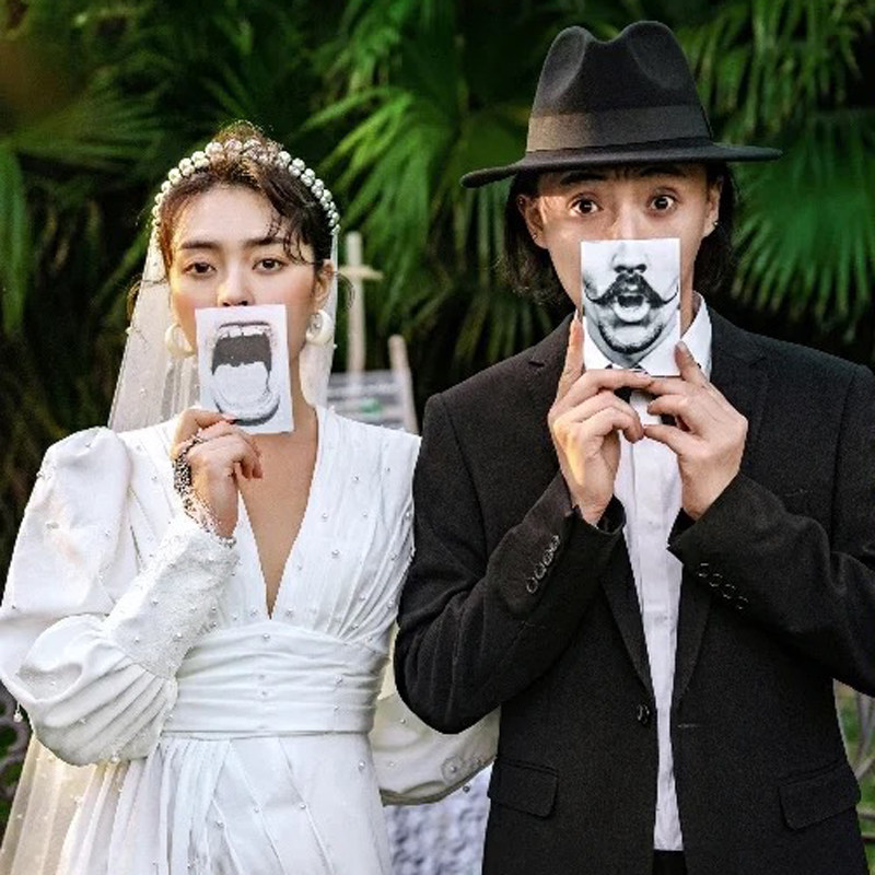 Wedding Dress Photography Photo Props Black & White Mouth Moustache Personality Card Lovers Write Really Exaggerated to Blame Hands on the Plate