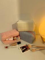 Minimalist pillow Makeup Bag Woman Portable with small crowdsourced high face value Large capacity washing and containing bag