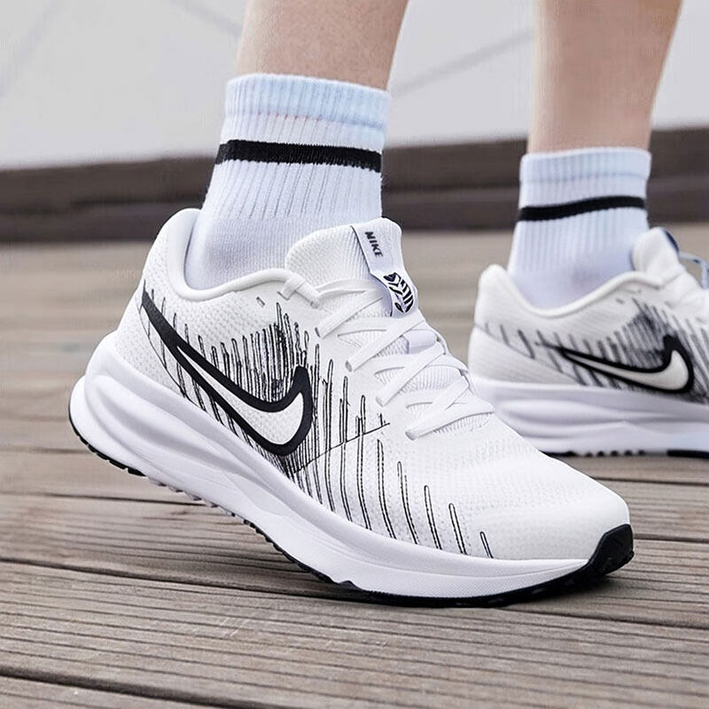 nike mens lightweight running shoes