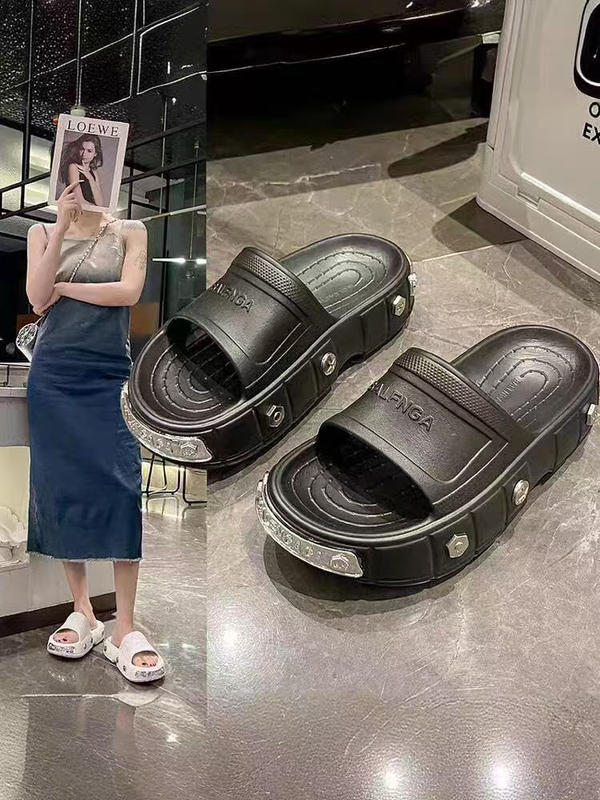 【Ba Family New Arrival Benefits】Studded Thick-Soled Slippers Summer New Versatile Casual Sandals Unisex Beach Shoes 【Ba Family New Arrival Benefits】Studded Thick-Soled Slippers Summer New Versatile Casual Sandals Unisex Beach Shoes
