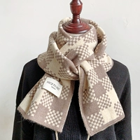 Молочный кофе (шарф шахматной доски)