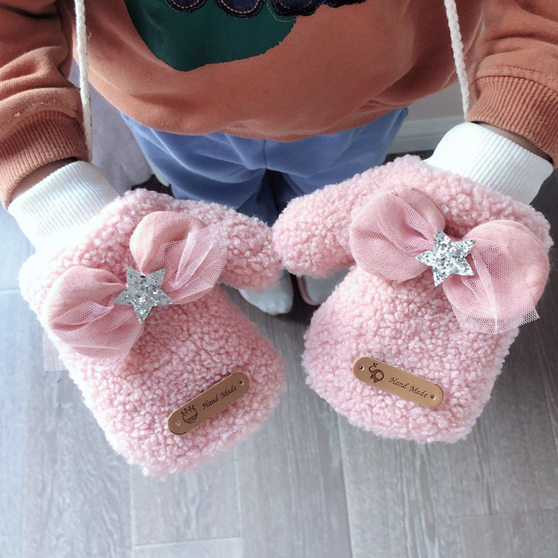 Children gloves winter warmth plus suede thickening Korean version cute cartoon student child plush butterfly knot 100 hitch