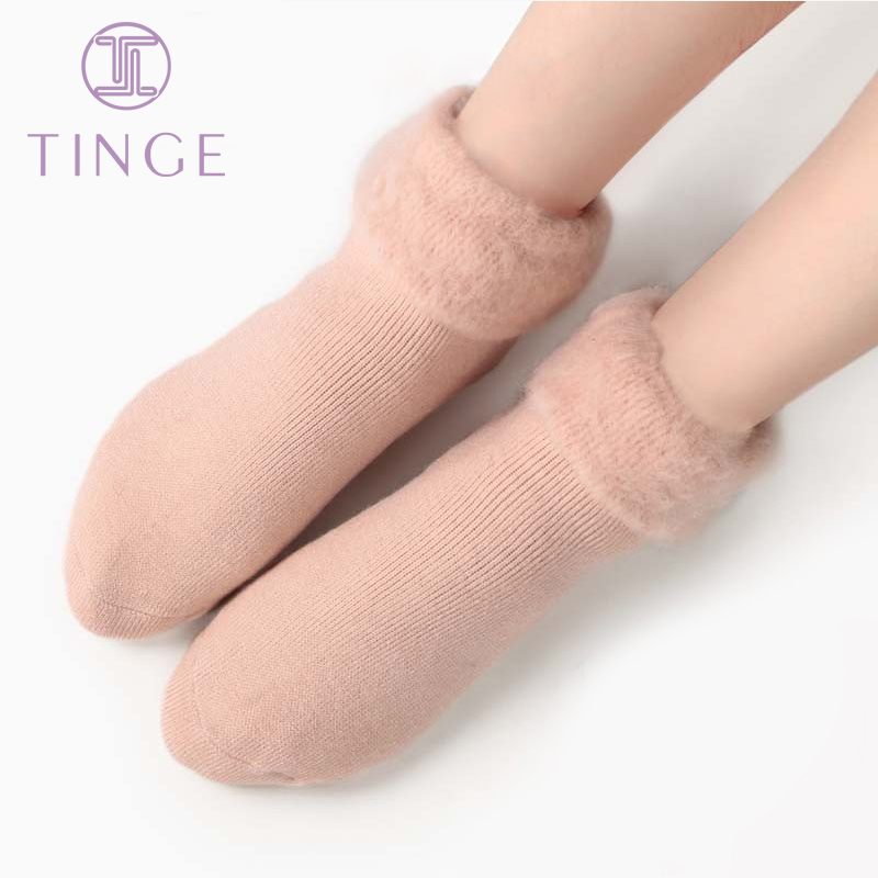 Snow socks thick socks women's winter plus velvet thick warm socks coral fleece floor socks confinement socks sleep socks autumn and winter