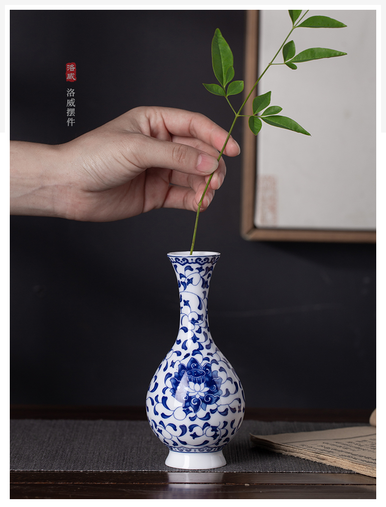 Blue and white ceramics, antique jingdezhen Blue and white mini floret bottle of flower tea accessories desktop small place