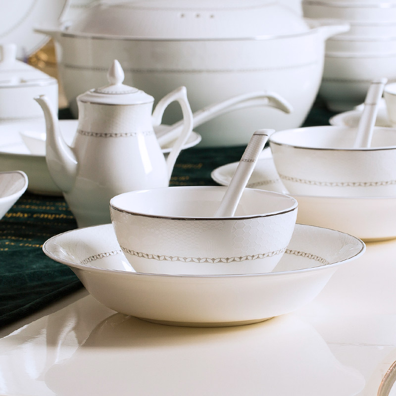 The dishes suit household contracted jingdezhen ceramic tableware European bowls of ipads plate combination housewarming gift
