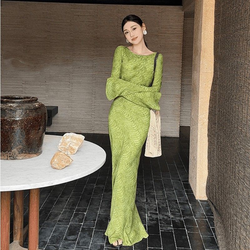 French-Style Dopamine Waist-Cinching Long Dress for Seaside Vacation, Elegant Bell-Sleeve Round-Neck Green Printed Dress for Women French-Style Dopamine Waist-Cinching Long Dress for Seaside Vacation, Elegant Bell-Sleeve Round-Neck Green Printed Dress for Women