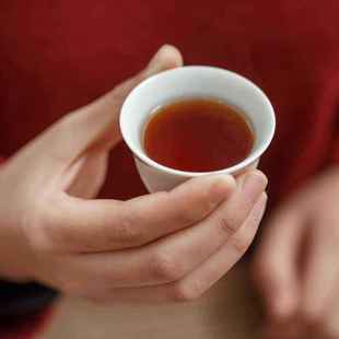 茶汤都是红色的，黑茶和红茶怎么分辨？