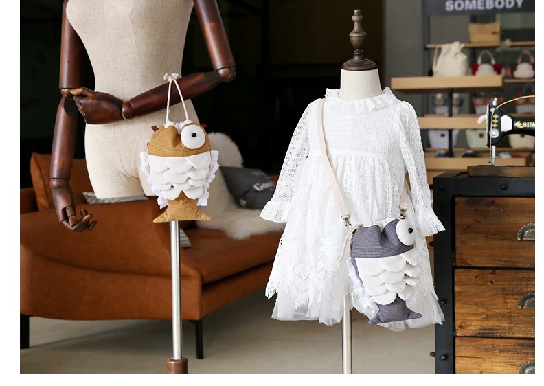Patch ba màu hoạt hình tắm cá nhỏ vải bạt xách tay điện thoại di động đồ lặt vặt túi dễ thương cô gái chéo túi vải nhỏ - Túi điện thoại túi xách nữ vascara