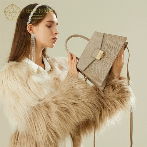 Небольшая дизайнерская сумка через плечо, из натуральной кожи