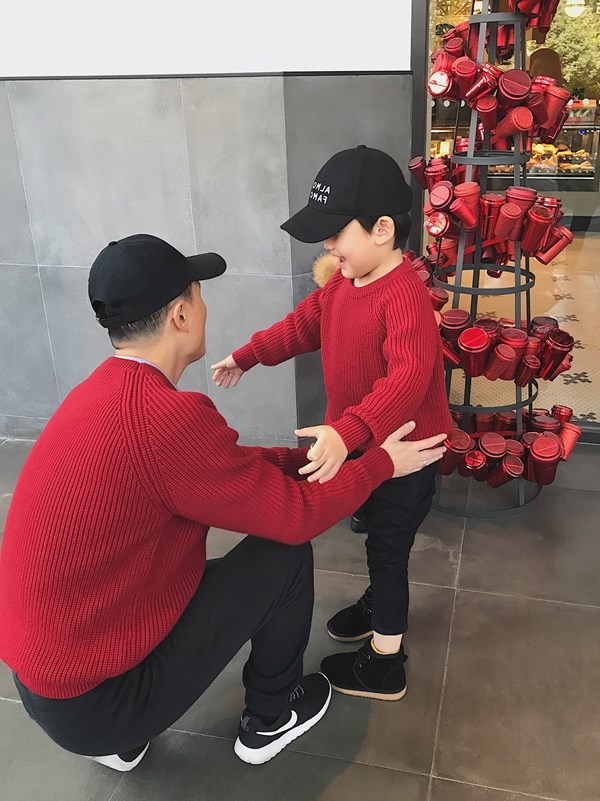 妈 亲子 装 Giáng sinh màu đỏ một ba hoặc bốn mùa thu và mùa đông mẹ và con ăn mặc hai mẹ con và áo len dệt kim đồng phục sành điệu cho cả nhà