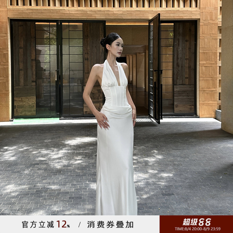Venuie French-Style White Halter Neck Dress with V-Neck, Fishbone Satin, Unique Design, High-End Feel, Backless Long Dress
