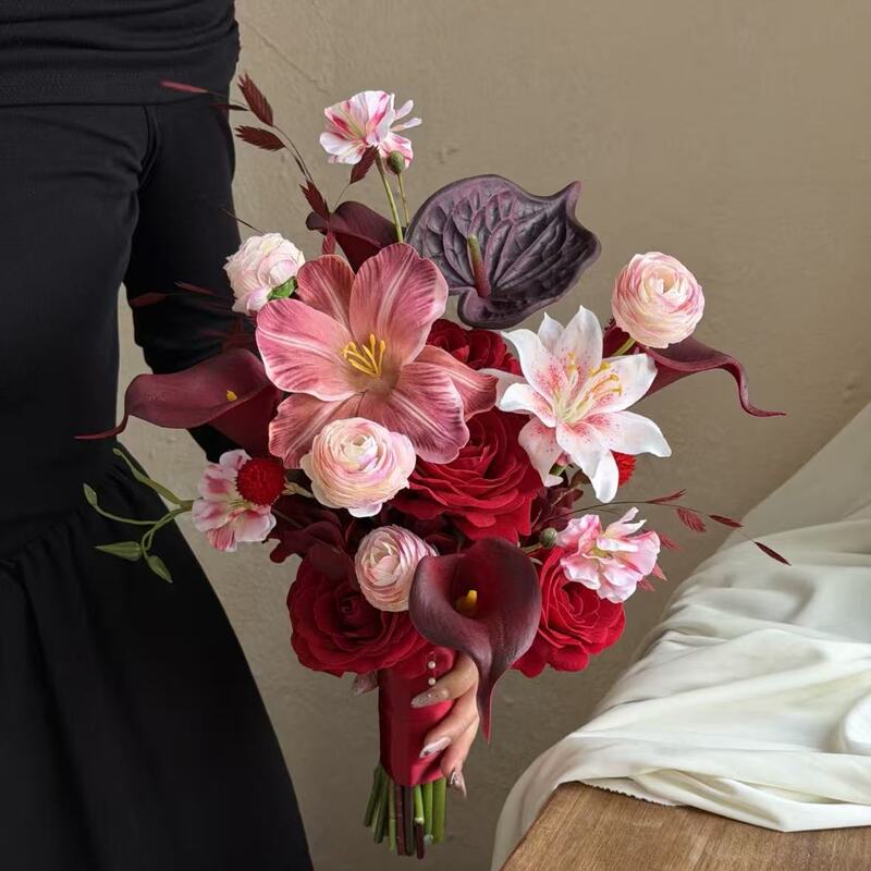 New Chinese-Style Retro Red Xiuhe Artificial Flowers for Marriage Registration, Wedding, Wedding Photography, Bride's Bouquet New Chinese-Style Retro Red Xiuhe Artificial Flowers for Marriage Registration, Wedding, Wedding Photography, Bride's Bouquet