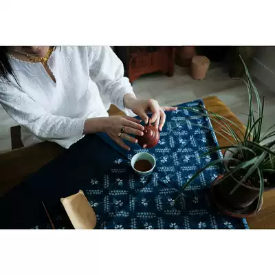 Blue and white ancient tie-dye feathered butterfly shawl tablecloth background wall decoration natural plant dyeing