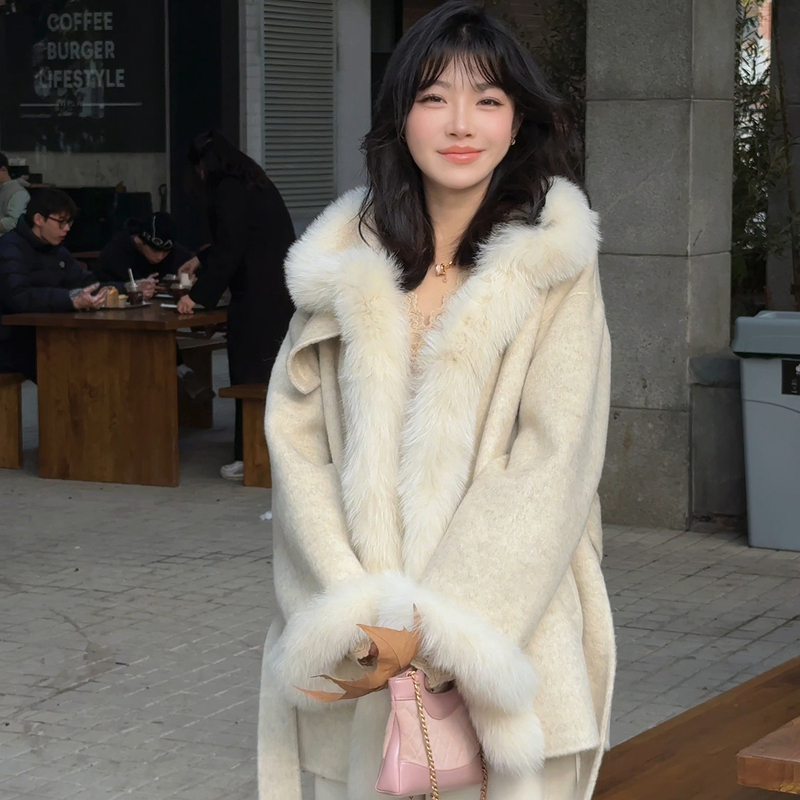 Laoyangjia Clothing Shanghai Noblewoman (Fox Fur Collar) 100% Sheep Wool Fashionable Warm Woolen Coat
