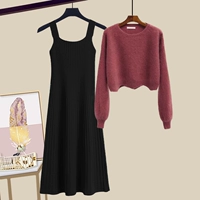 Красный свитер, черное платье-комбинация