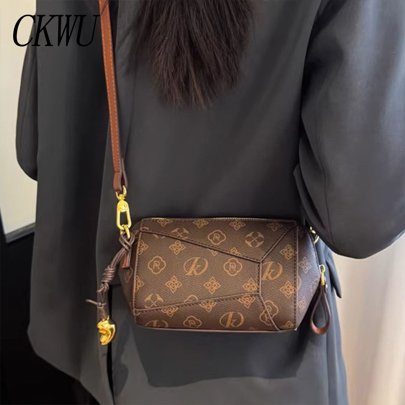 Hong Kong Ckwu Light Luxury and Stylish Vintage Small Bag for Women 2026 New Niche Design Single Shoulder Crossbody Small Square Bag