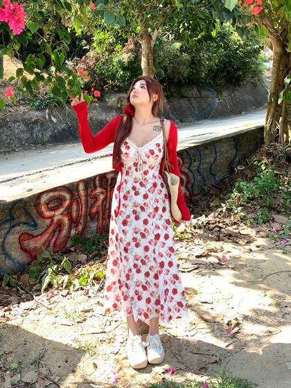 安妮不火 玫瑰花吊带连衣裙女2024夏季新款微胖大码收腰碎花长裙