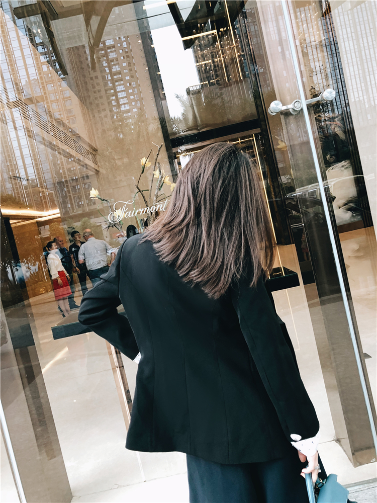 Đầu mùa thu mới chic slim đen blazer khâu còng kim cương đôi ngực huy hiệu trang trí khí nữ áo vest blazer nữ