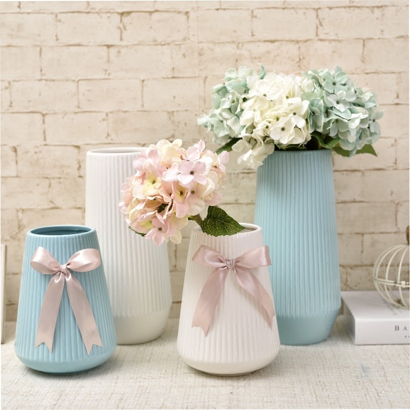 Creative Ceramic Vases European-style Home Living Room Bedroom Adornment TV Cabinet Minimalist Floral Furnishing with small rocking pieces