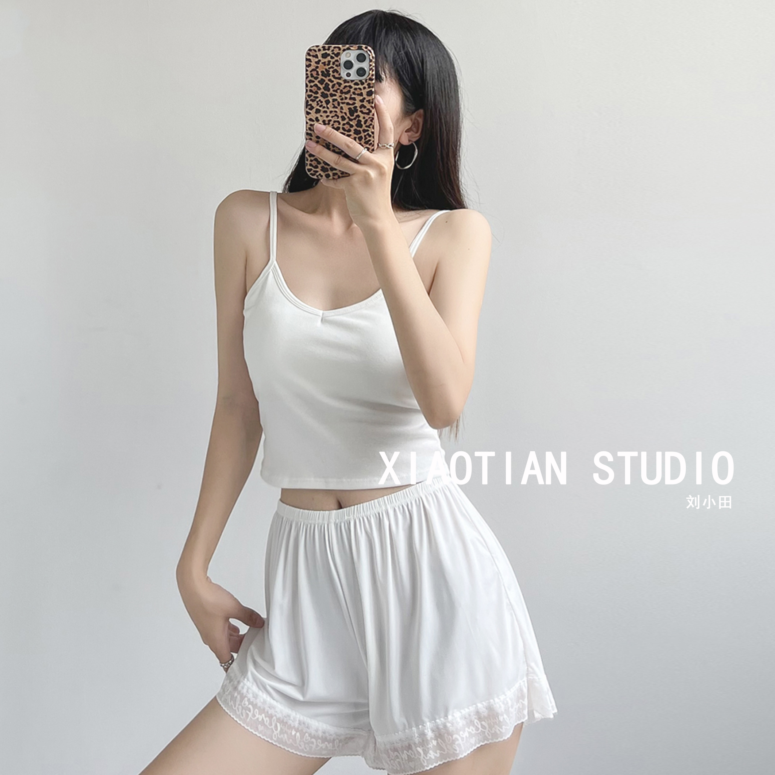 Liu Xiaotian port Wind outside wearing large U back harness with chest cushion beautiful back pure color vest 100 lap with bra short blouses woman