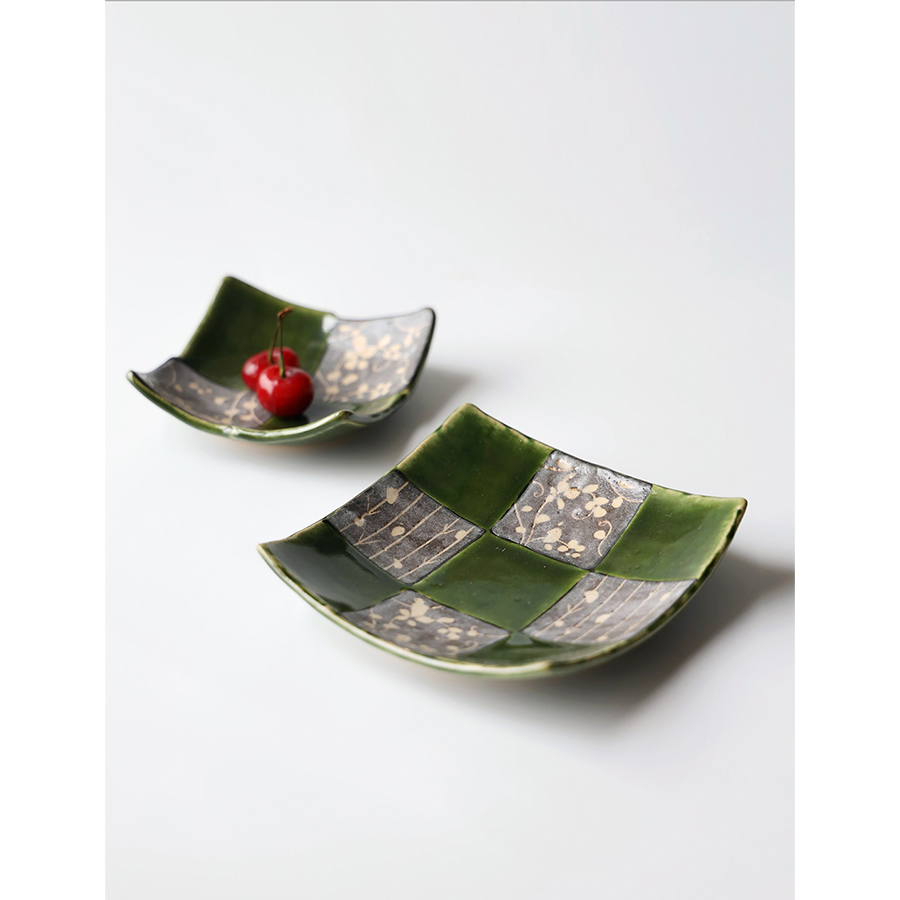 Japanese-made imported Seto burning flower Tang grass retro green irregular square plate creative plate side dish dipping saucer