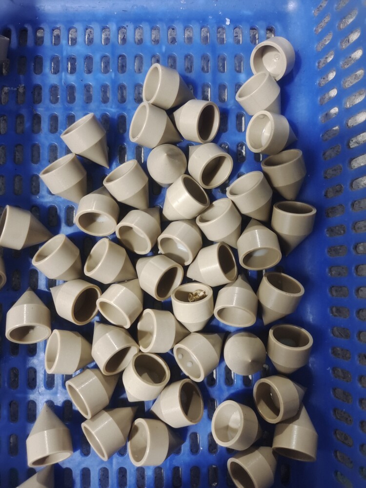 恒烽塑胶材料制品的LOGO