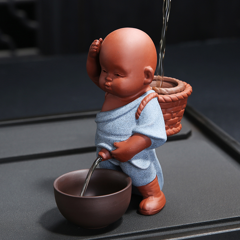 New product purple sand water spray tea pet color-changing ceramic little monk urinal accessories character ornaments tea pet cute creative