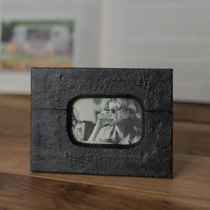 Black Rock Texture Photo Frame, Artistic Solid Wood High-End Texture Decorative Picture Frame, Desktop Living Room Ornament Black Rock Texture Photo Frame, Artistic Solid Wood High-End Texture Decorative Picture Frame, Desktop Living Room Ornament