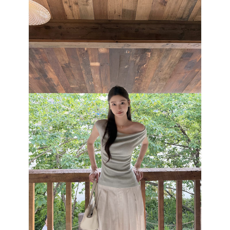 Ruan Xiaomi Smileme Mulberry Silk Wool Swing Collar Knitwear Women's Summer 2026 New Sleeveless Asymmetrical Shoulder Top Ruan Xiaomi Smileme Mulberry Silk Wool Swing Collar Knitwear Women's Summer 2026 New Sleeveless Asymmetrical Shoulder Top