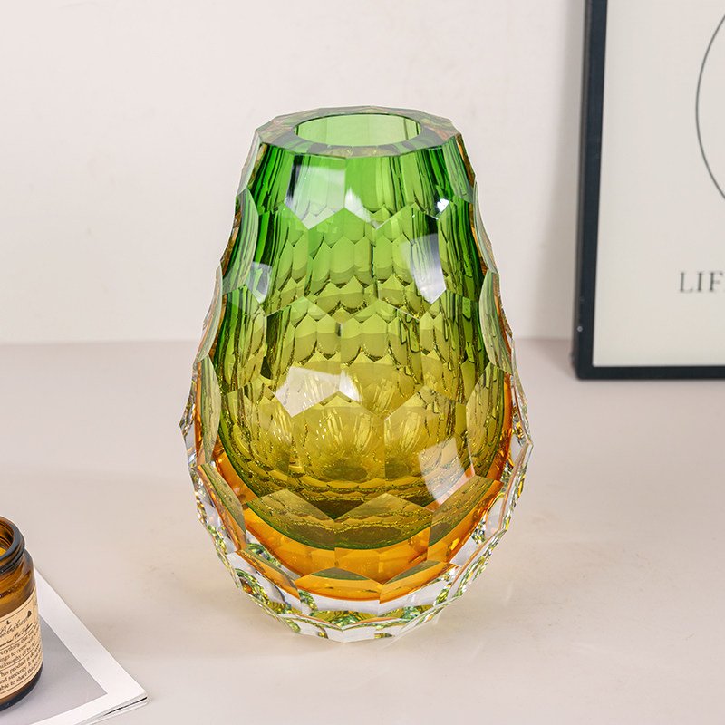 L606 现代化琉璃上浅绿下黄轻奢花瓶高颜值居家创意摆件插花器详情3