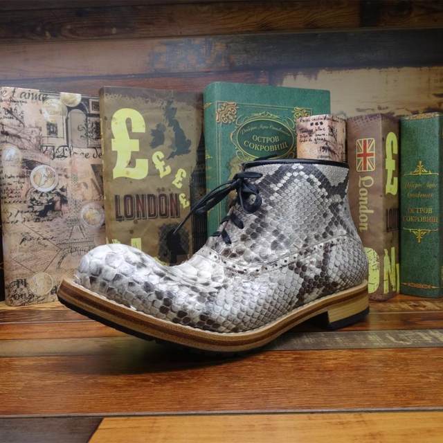 Qinchuang Workshop Goodyear python skin white high-top big-headed round-head personality ຫນັງແທ້ຂອງຜູ້ຊາຍເກີບລົດຈັກເກີບຫນັງ