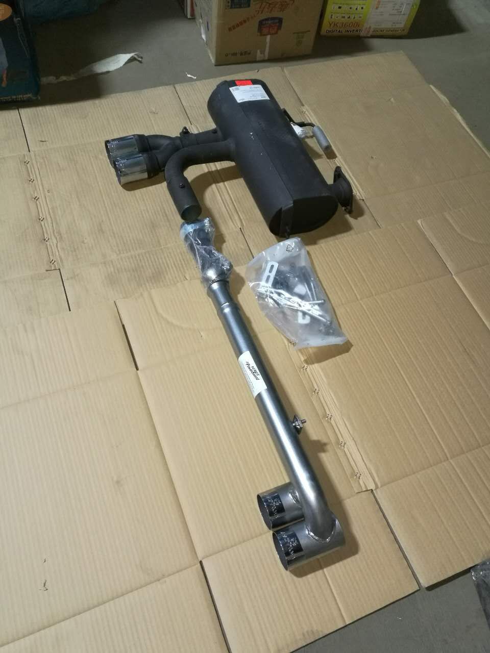 BMW E90 E92 318 modified Remus bilateral four out of wolf head exhaust