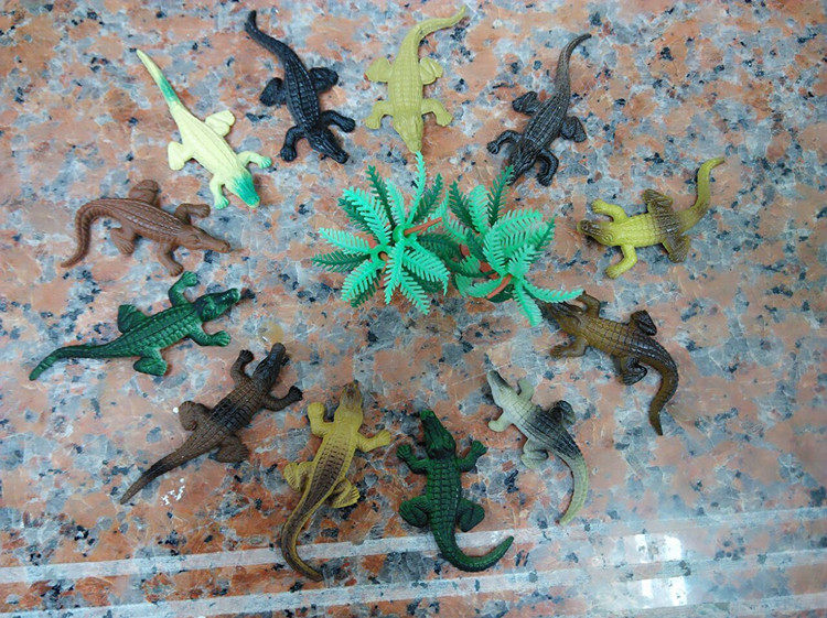 Игрушки-животные 包邮仿真海洋动物模型小玩具小鳄鱼模型全套12只鳄鱼送两颗植物 Ausini