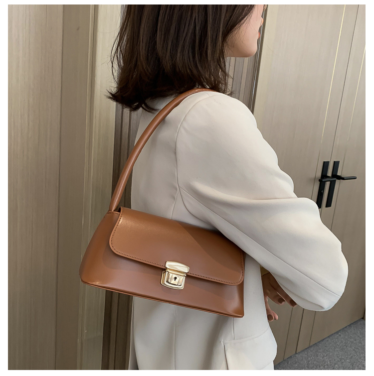 Femmes Moyen Faux Cuir Couleur Unie Style Vintage Style Classique Bloquer Sac À Main display picture 32