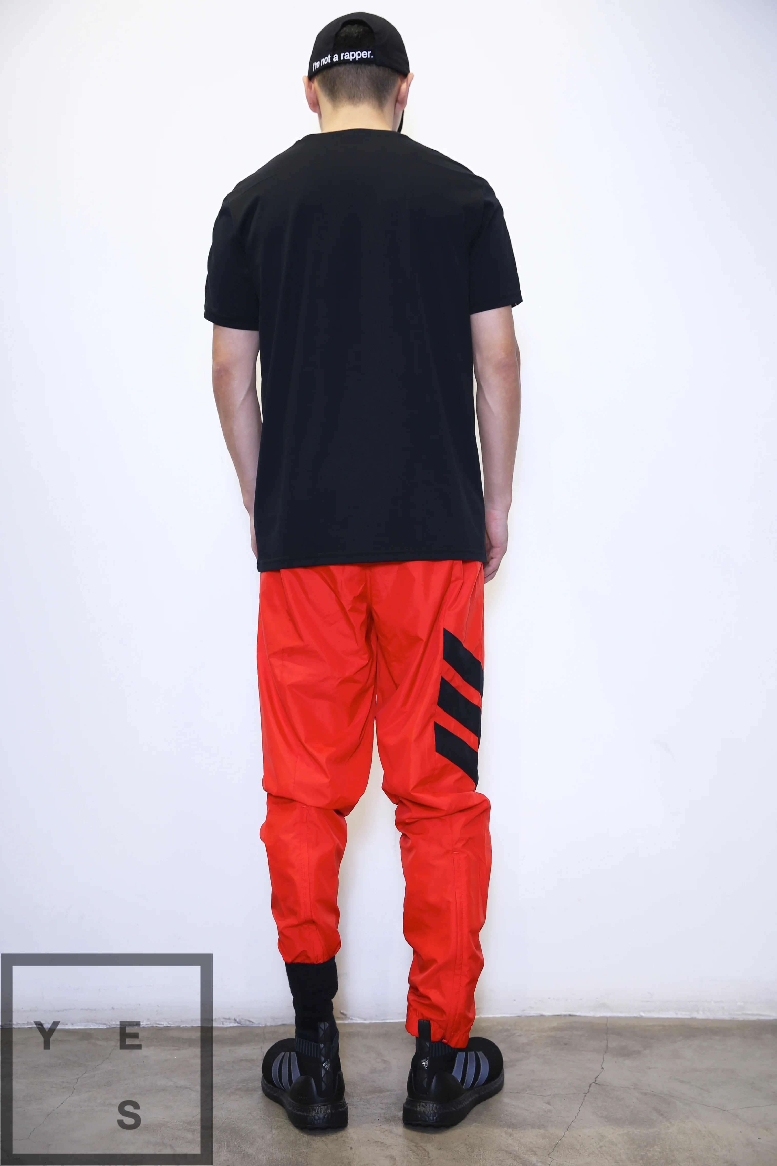 Красные ретро спортивные брюки Adidas (Physicals)