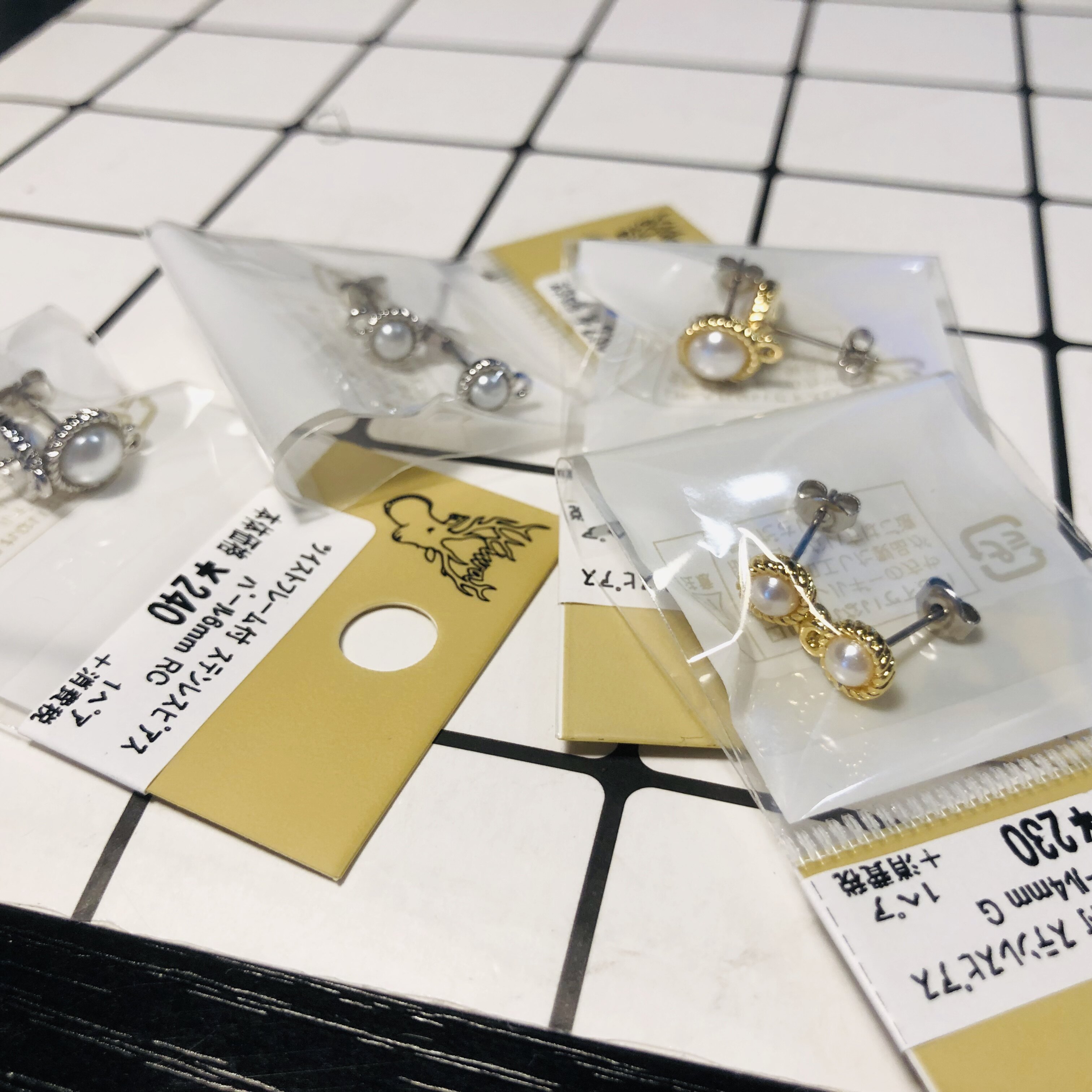 SF spot Japan kiwa expensive and metal twist circle artificial pearl soft ear pin earrings diy accessories