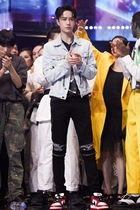 Fashion brand AMIRI Wang Yibo with the same clothes to do old holes cashew flower motorcycle denim jacket jacket autumn and winter