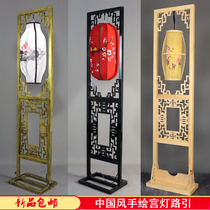 Chinese palace lantern road leads to Han and Tang weddings Antique wrought iron three lanterns road leads to red sheepskin wedding props