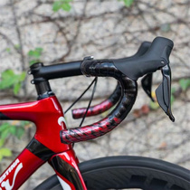 Taiwan guee road handlebar with two-color metallic color reflective color prism color anti-slip shock-absorbing and wear-resistant with handlebar plug