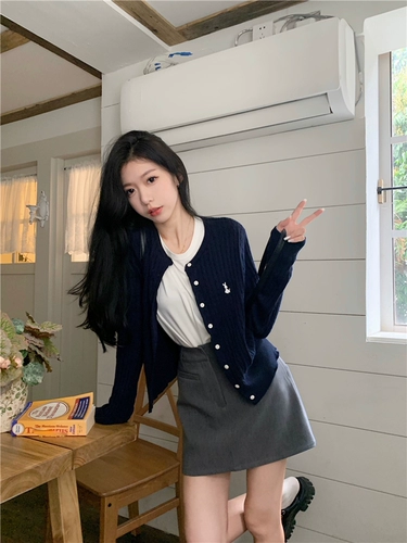 Трикотажный весенний кардиган, весенняя куртка, лонгслив, свитер, большой размер, тренд сезона, с вышивкой, V-образный вырез