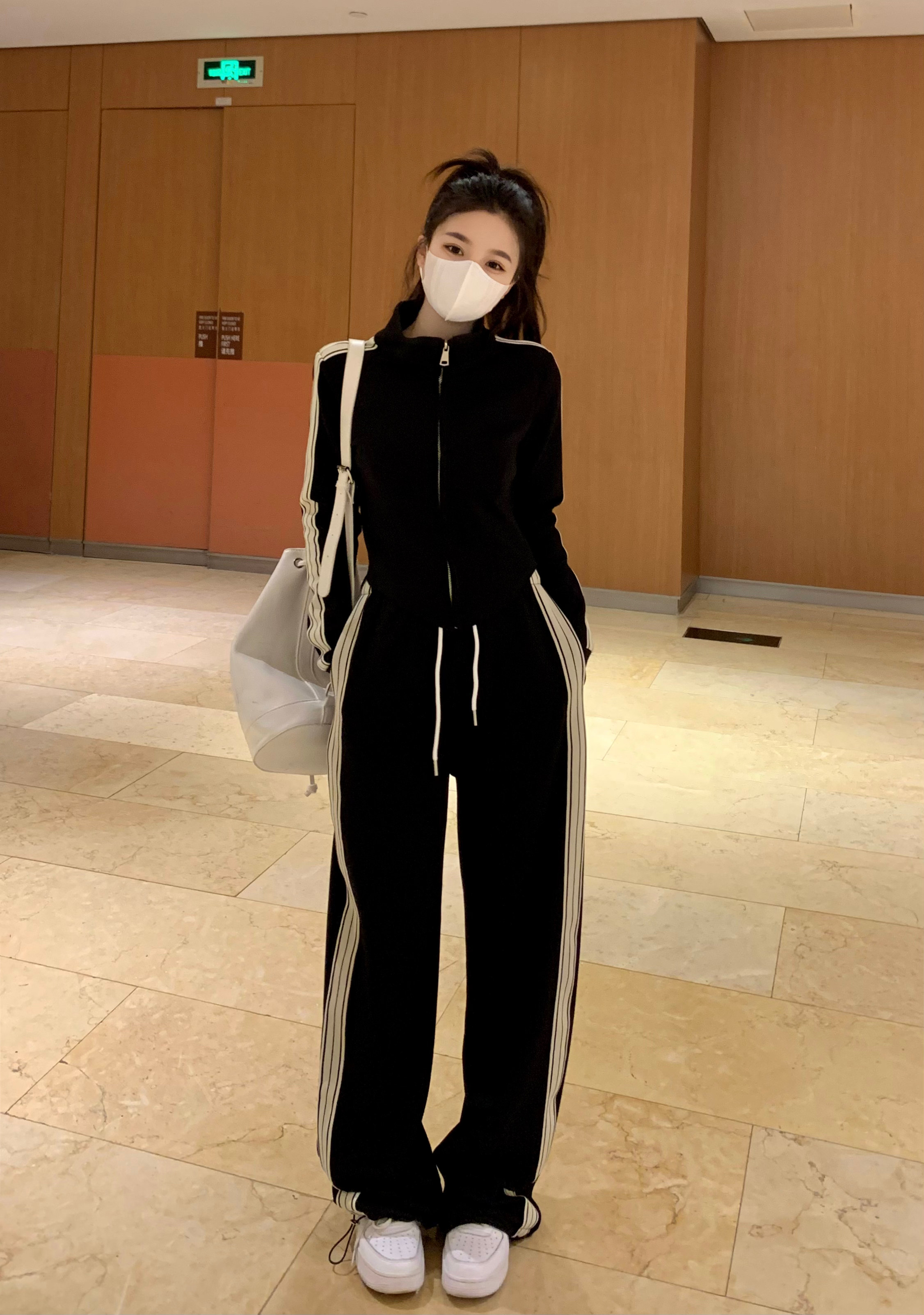 Стильные костюмы 大码休闲运动套装女秋季2025新款黑色显瘦外套高腰显瘦长裤两件套