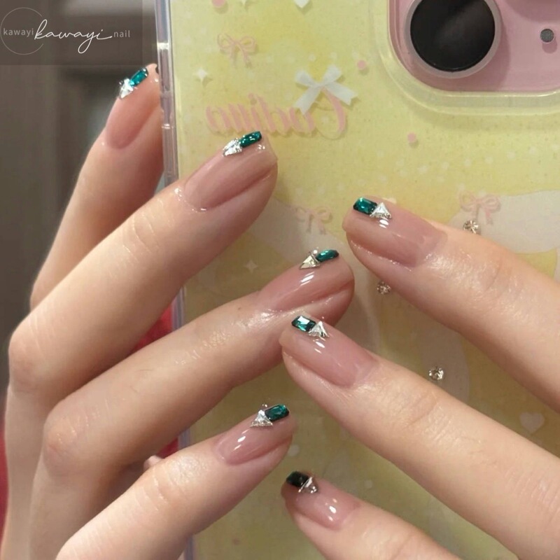 Emerald 2025 New Handmade Wearable Nail Patches Fake Nails Summer Refreshing High-End Pure Desire Style F5