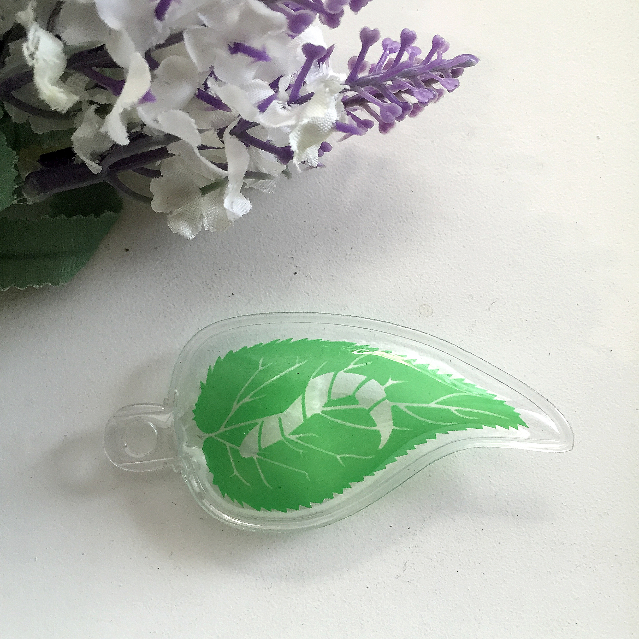 High-grade pvc down inflatable tag bubble label green leaf-shaped feather ball bag inflatable cotton inflatable label custom-made