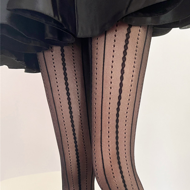 秋冬丝袜的新宠:花边暗纹拼接显瘦连裤袜